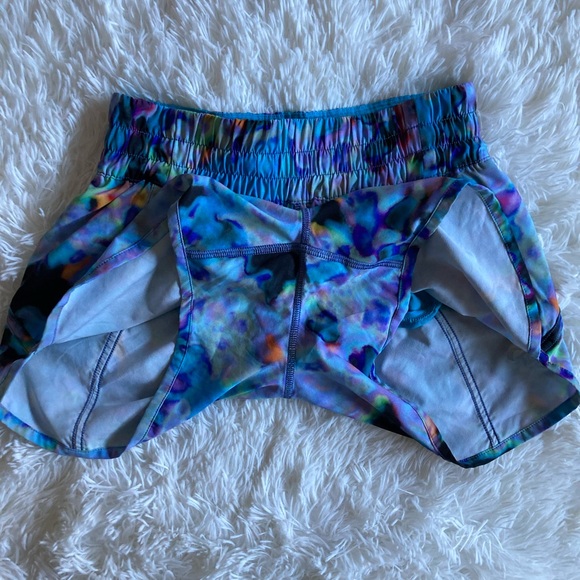 Lululemon Seawheeze Tracker Euphoria Multi Size 4 RARE & PERFECT - Picture 11 of 13